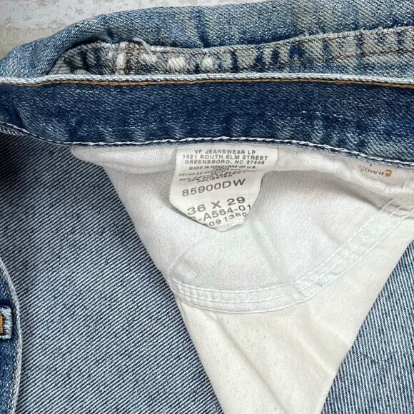 Wrangler Jeans Relaxed Fit Medium Wash Denim - Picture 4 of 4